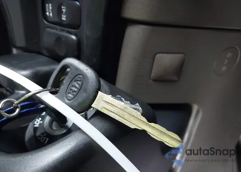 2002 Kia Sportage из США, поврежденный, VIN KNDJA723125111471